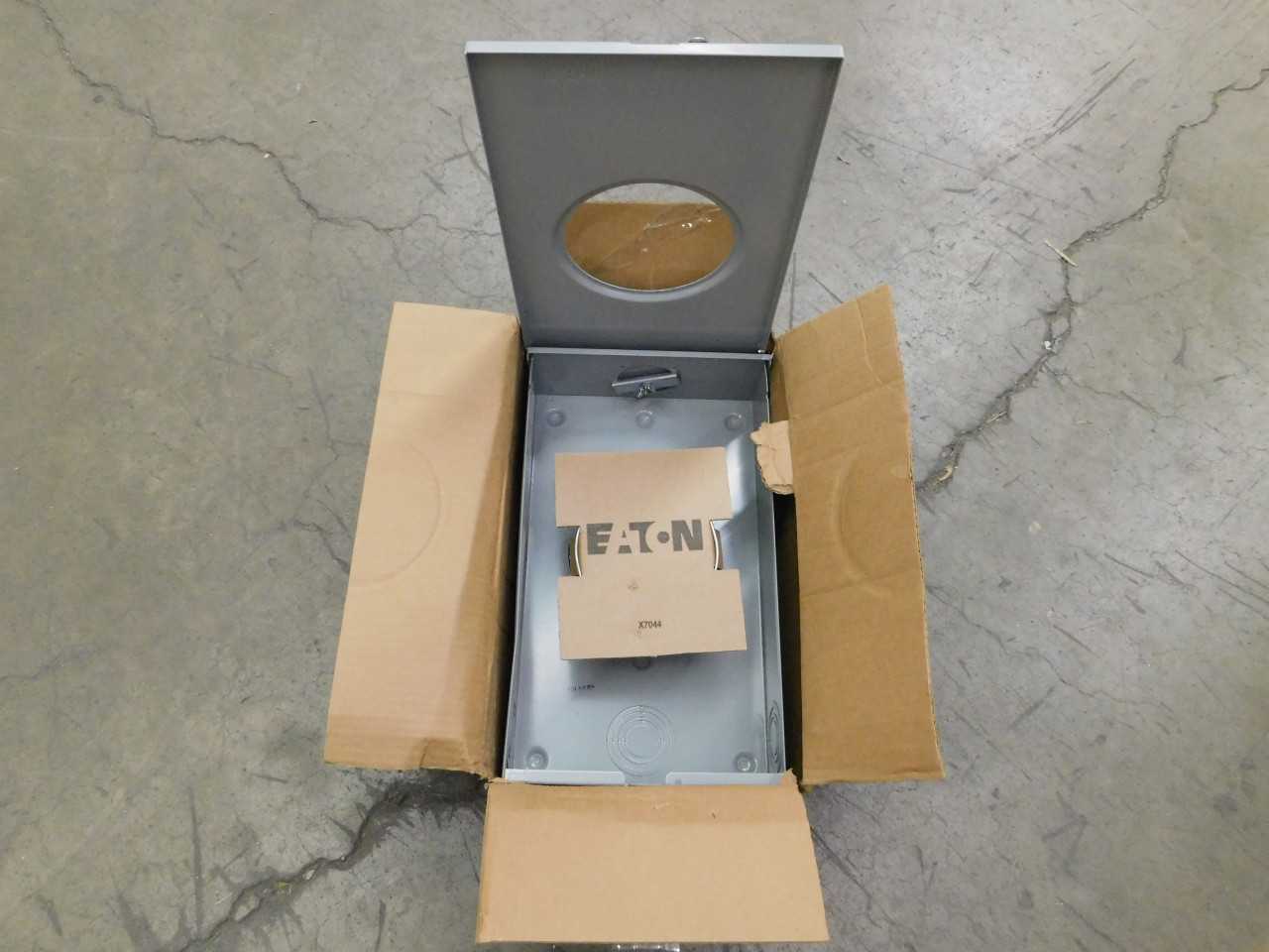 Lot of 1 Meter Socket, 1 Power Outlet Panel - ELECTRICAL COMPONENTS