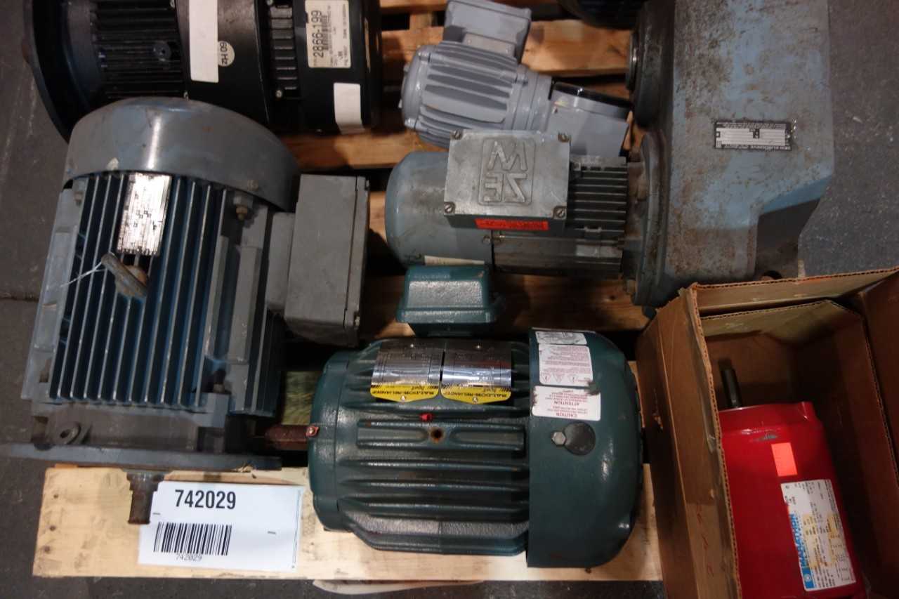 1 PALLET OF ASSORTED AC MOTORS- EMERSON, SEW EURODRIVE, BALDOR - ELECTRIC MOTORS