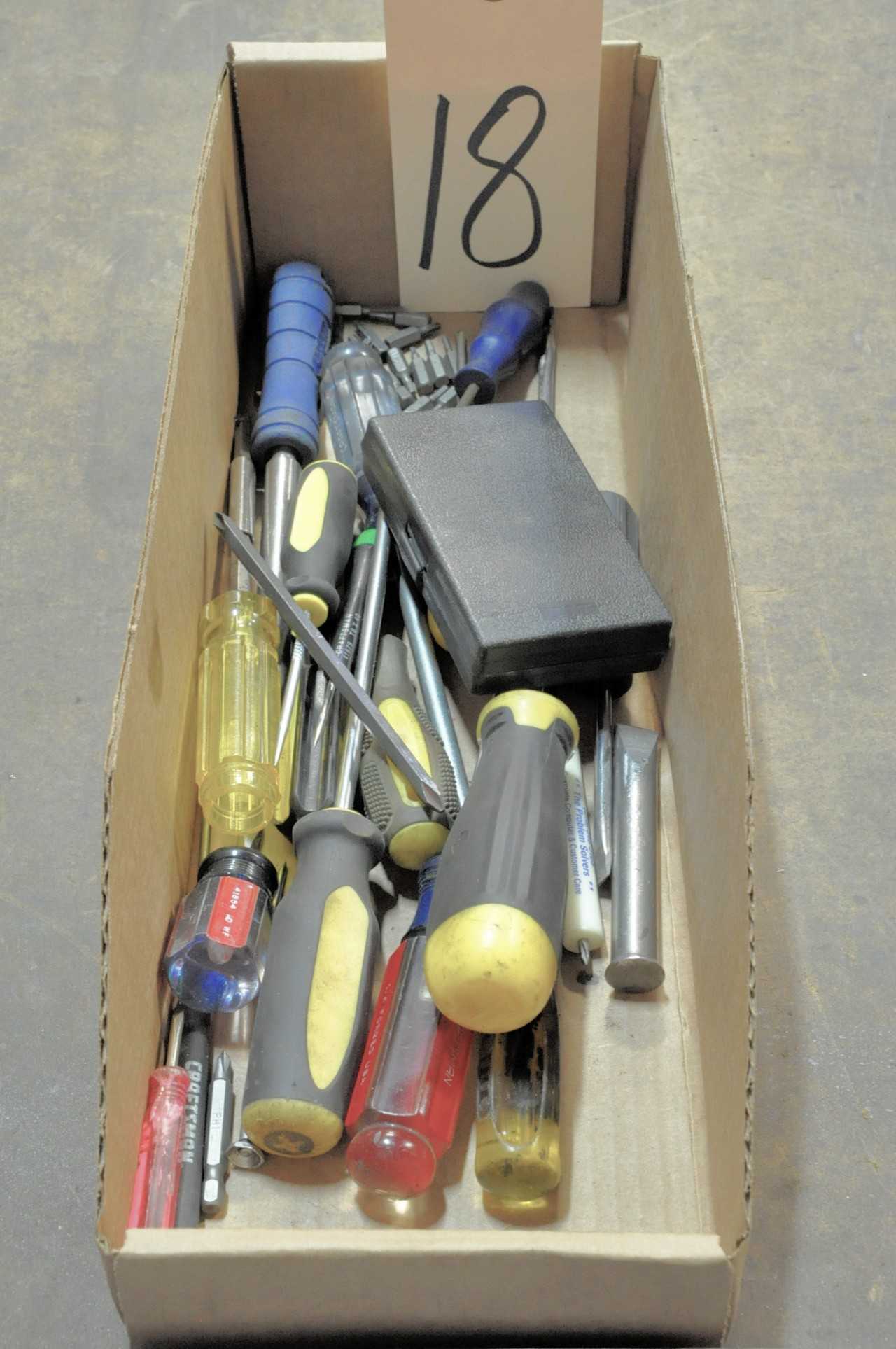 Lot-Screwdrivers in (1) Box - HAND TOOLS