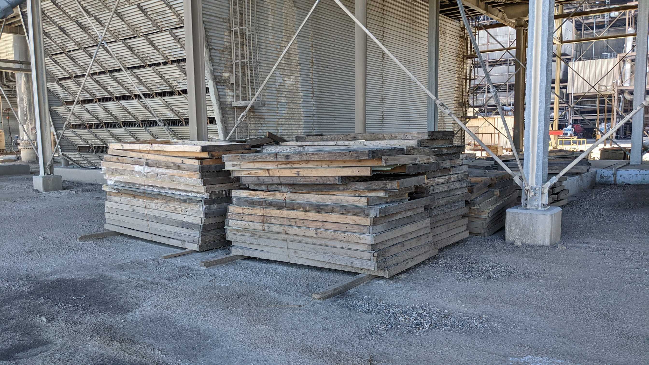 LOT OF ASSORTED WOOD FRAMING - ELECTRIC POWER TOOLS