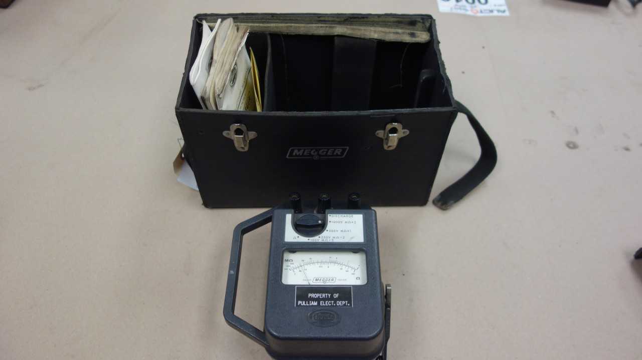 JAMES G BIDDLE 21159 MAJOR MEGGER TESTER - ELECTRICAL TESTING EQUIPMENT