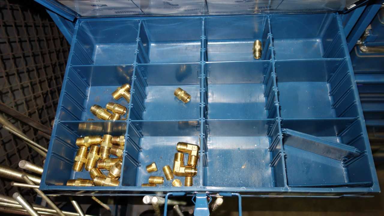 14 DRAWER CURTIS TOOLBOX WITH CONTENTS ASSORTED BRASS FITTINGS - TOOL STORAGE