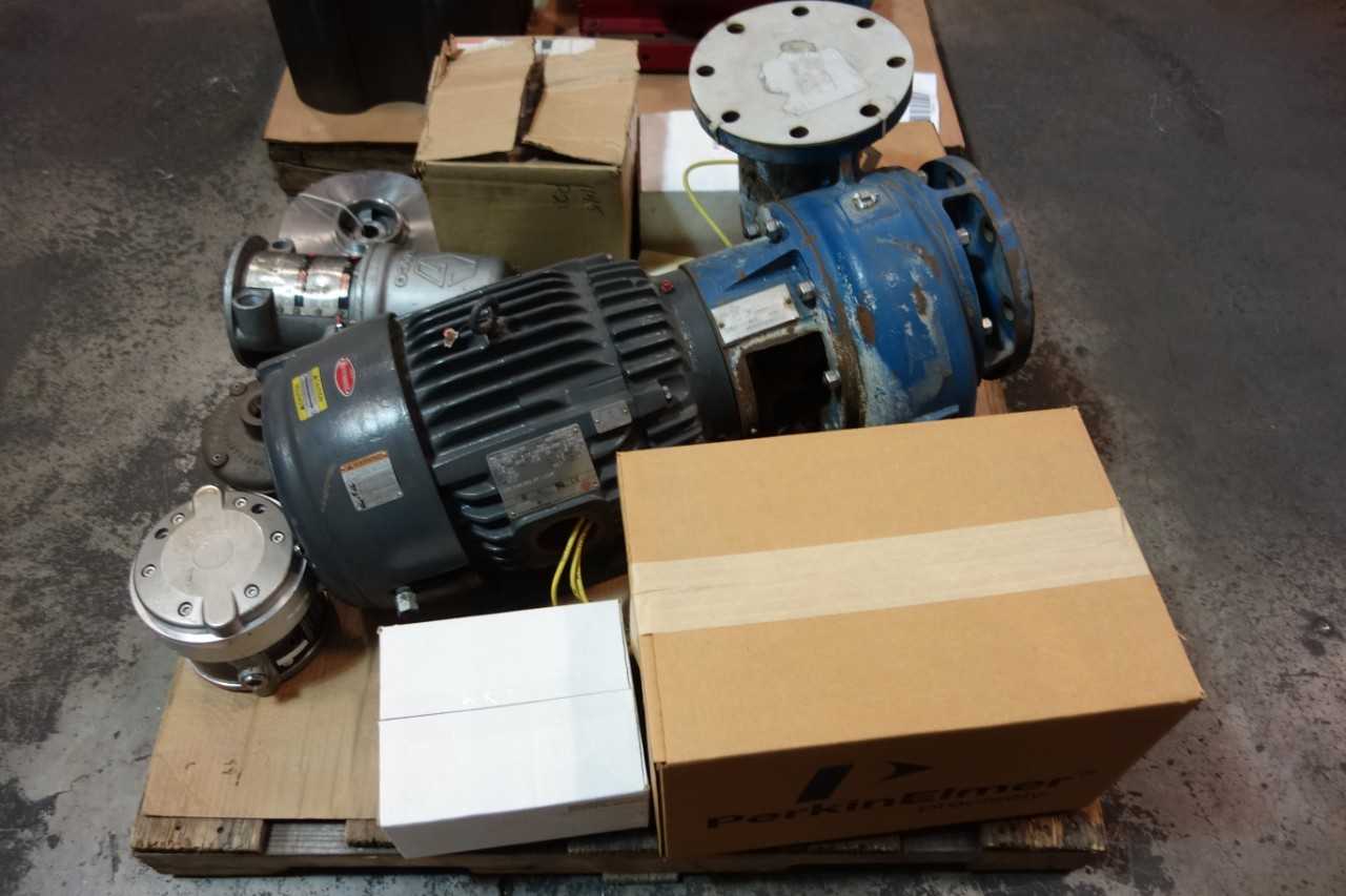 1 PALLET OF ASSORTED PUMPS, PUMP REPLACEMENT PARTS- FLOWSERVE, PARKER, GRACO - PUMPS