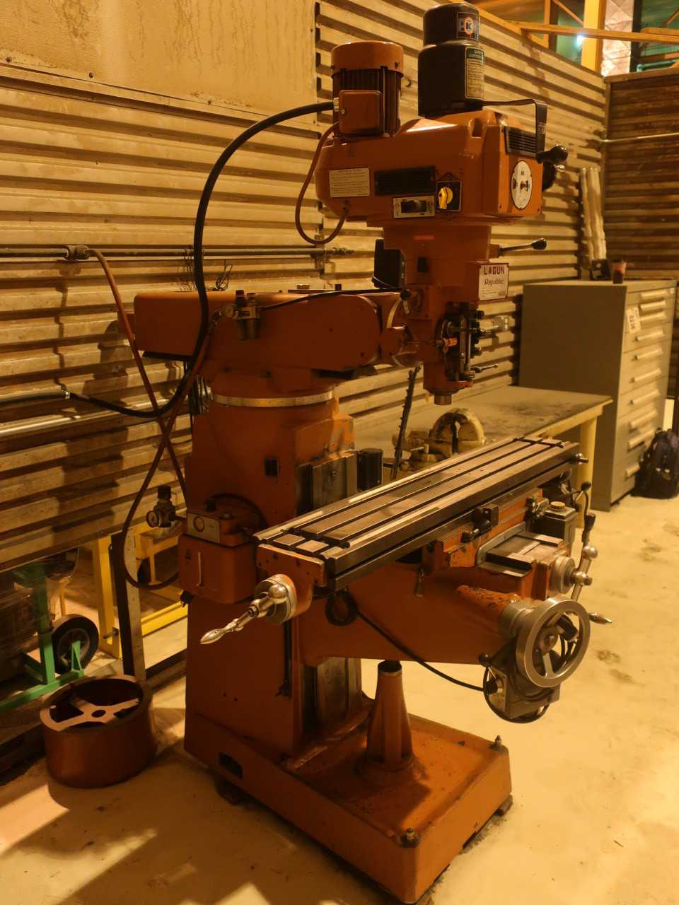 Vertical mill, 24" x 48" table, 220/440V-AC - MILLING MACHINES