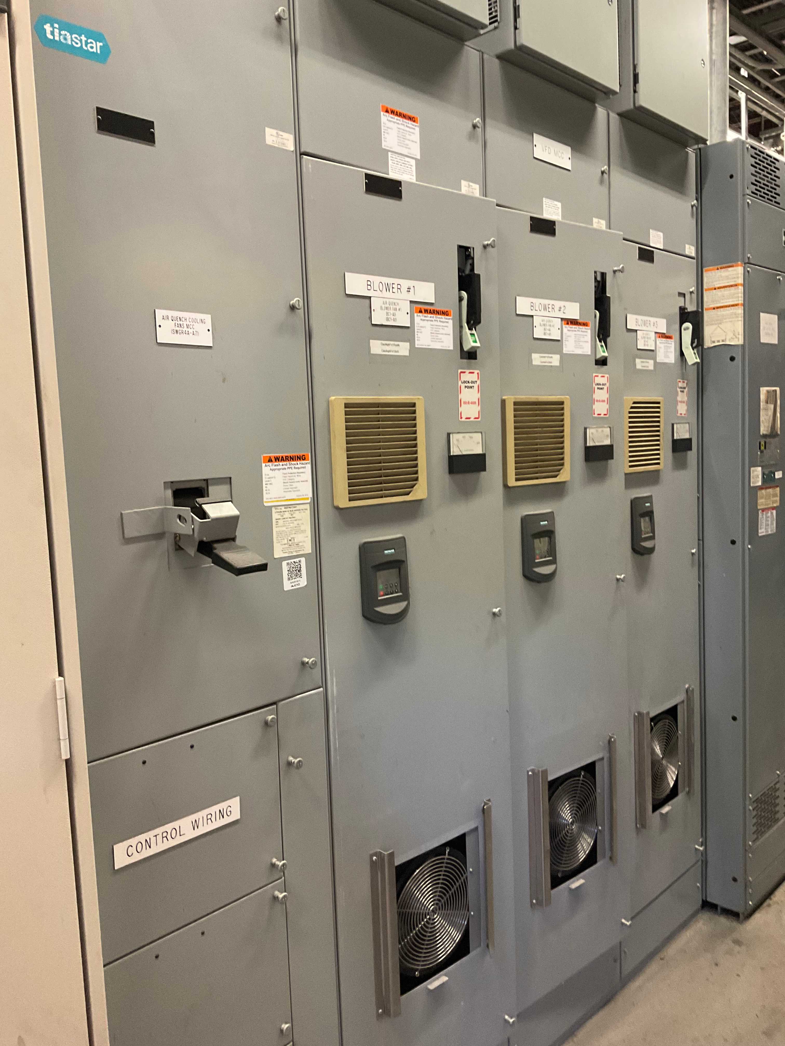 QTY 4 - VERTICAL SECTIONS SIEMENS TIASTAR MOTOR CONTROL CENTER - MOTOR CONTROL CENTERS