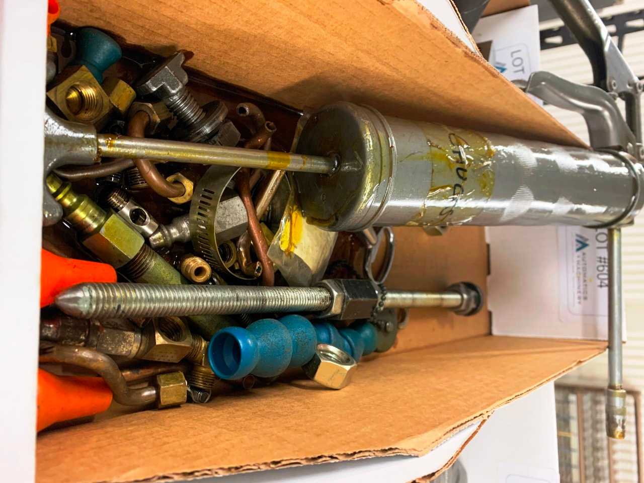 Grease Gun - INDUSTRIAL PARTS Grease Gun - INDUSTRIAL PARTS