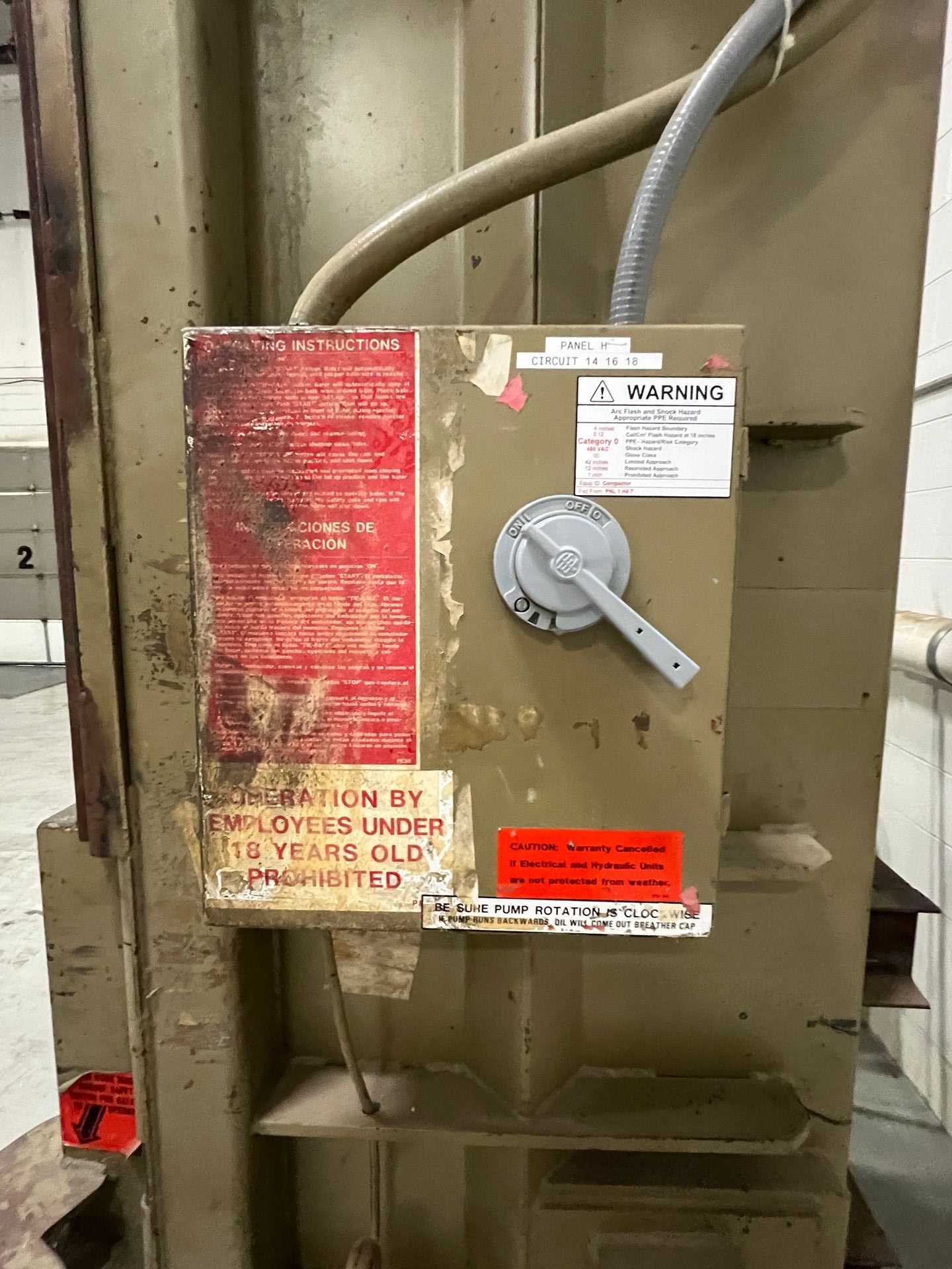 PIQUA VERTICAL CARDBOARD BALER - MATERIAL HANDLING