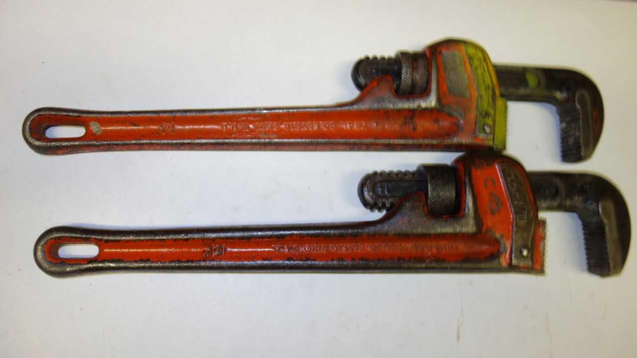LOT OF 6 ASSORTED 14 IN ADJUSTABLE PIPE WRENCHES - HAND TOOLS