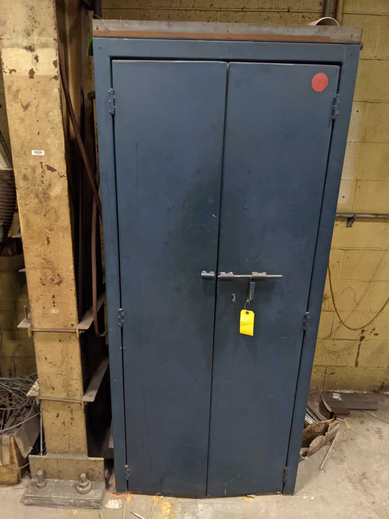 7 DRAWER TOOL CABINET LOCKER WITH CONTENTS, ASSORTED MACHINE PARTS, BEARINGS, HOIST, CLAMPS, GREASE GUNS - TOOL STORAGE