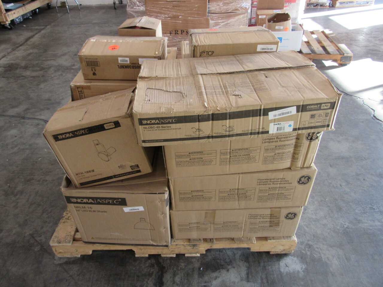 Pallet of 182x Assorted Lights & LEDs - LIGHTING