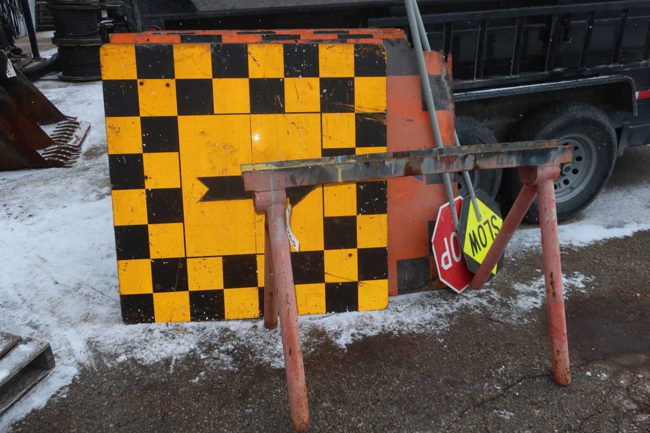 LOT OF ASSORTED SIGNS, METAL BARRICADE - MATERIAL HANDLING