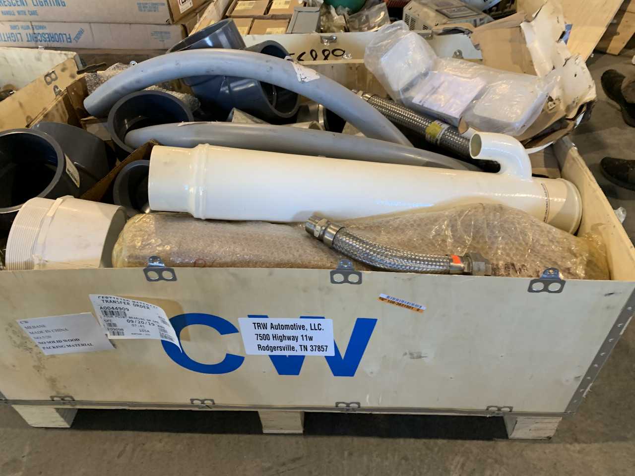 CRATE OF MISC PVC PIPE AND FITTINGS HOSE - MISCELLANEOUS