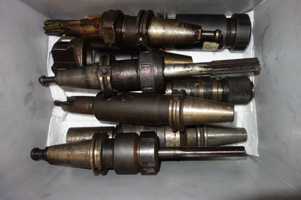 LOT OF ASSORTED CAT 40 TOOL HOLDERS - ELECTRIC POWER TOOLS