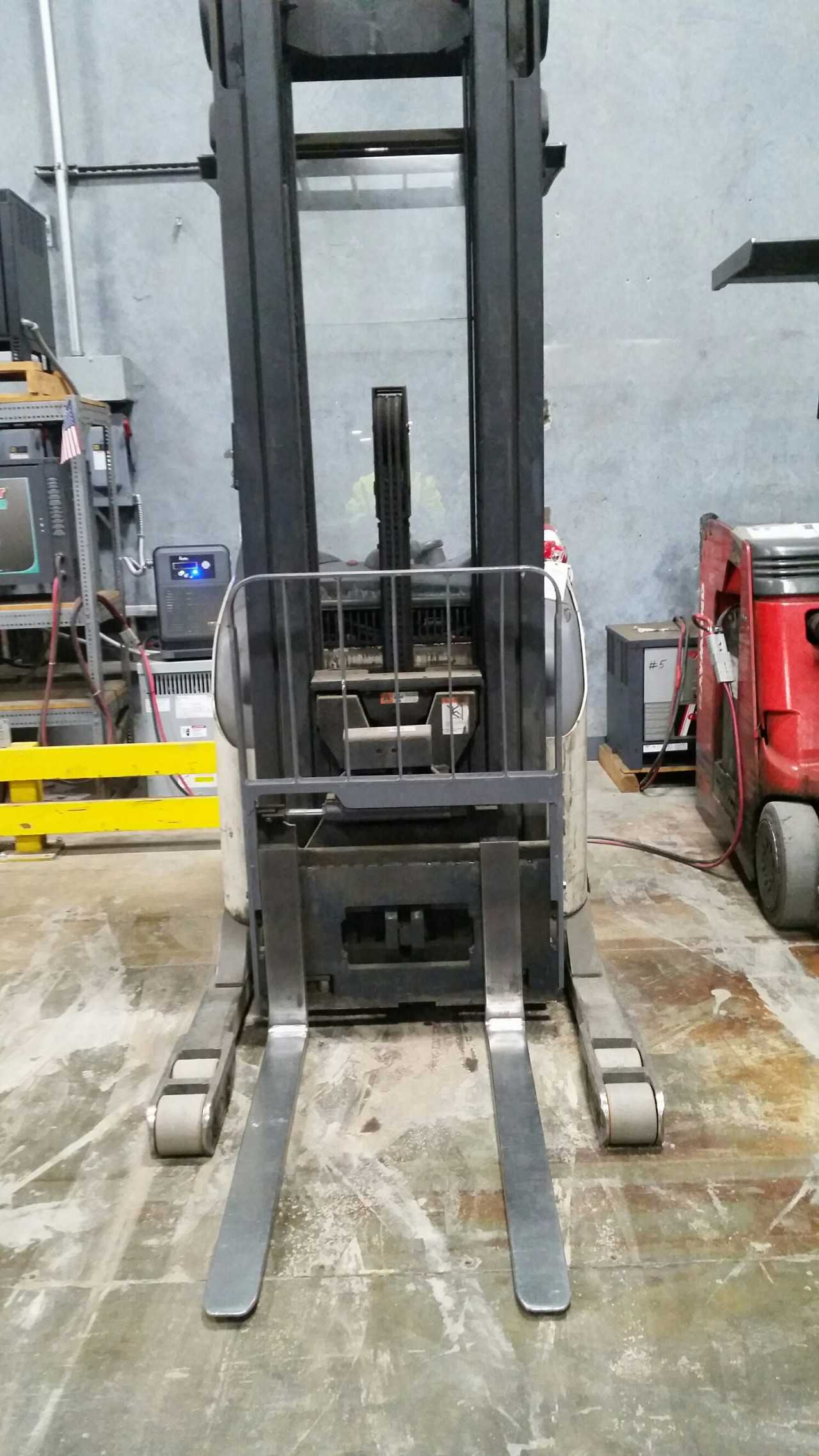 2008 Crown RR5225-45 reach truck Fenton MO - REACH TRUCKS