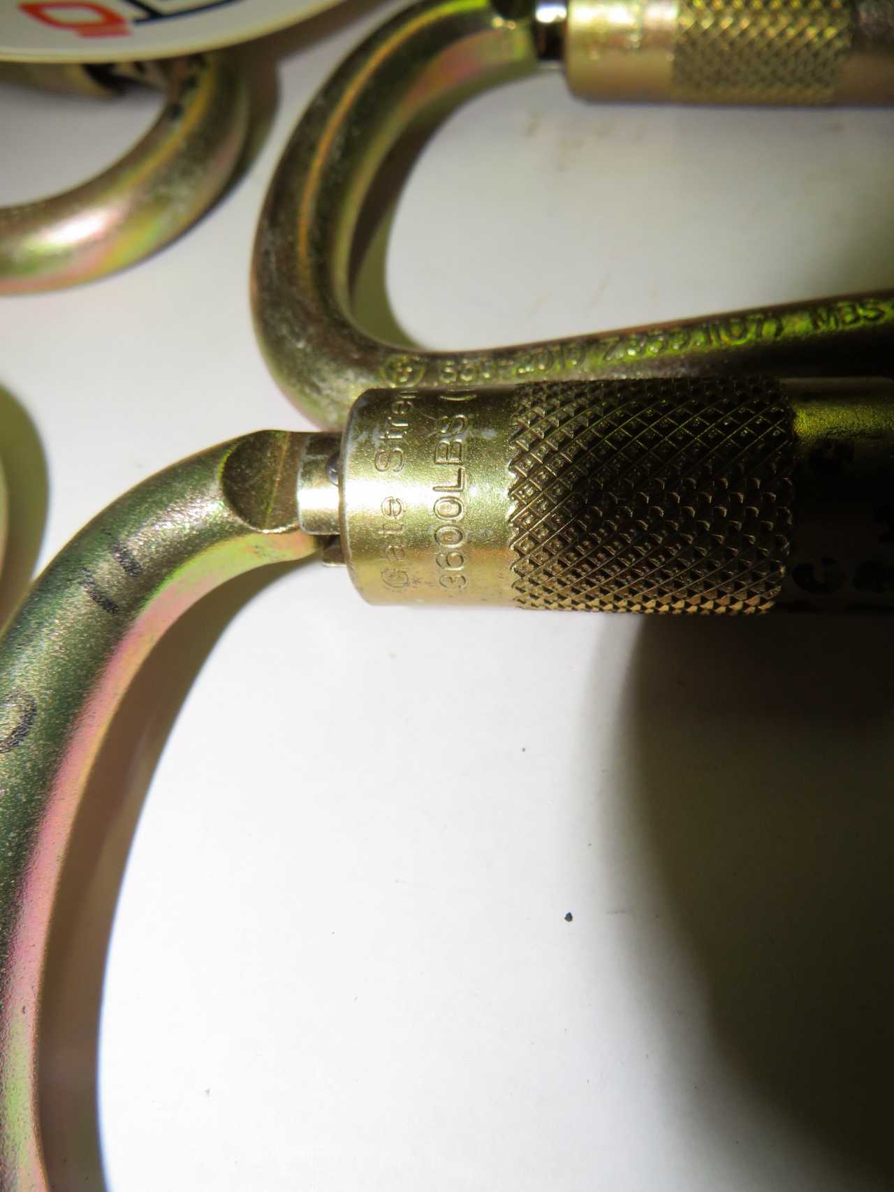 LOT OF 6 CARABINERS Z259.12, 0321, EN362:2004/B, S50-2010, Z359.1(07), MBS, 35KN/7868LBS 09P1 - LIFTING EQUIPMENT
