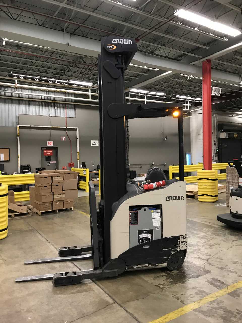 2011 Crown RR5725-45 reach truck, Rogers, MN - REACH TRUCKS
