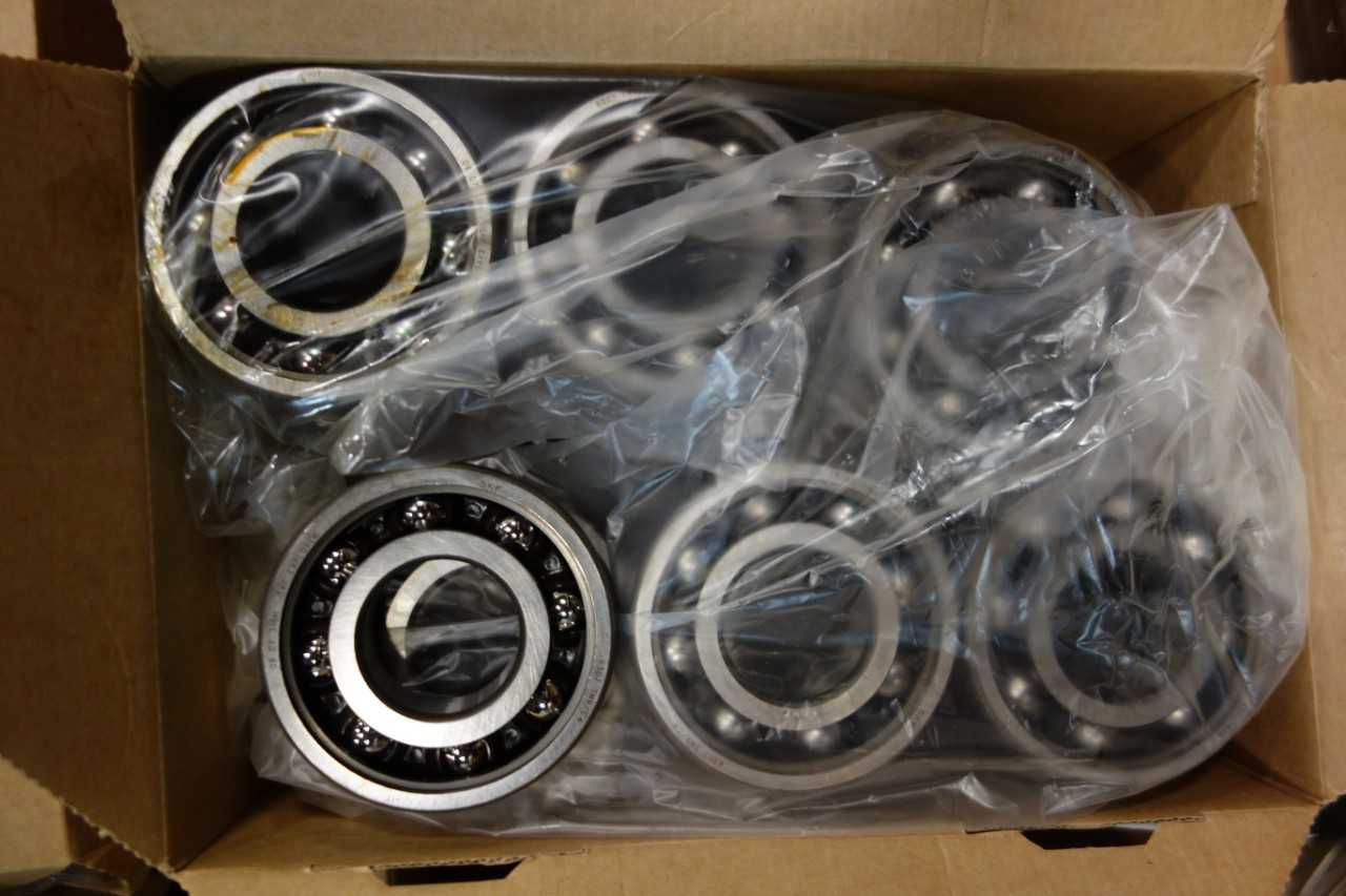 LOT OF 8 BOXES OF SKF ROLLER BEARINGS - BEARINGS