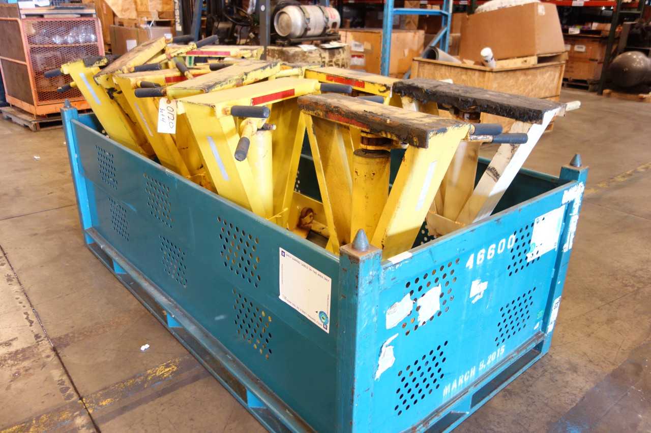 LOT OF 10 MOBILE TRAILER STABILIZING JACK STANDS - TRAILERS