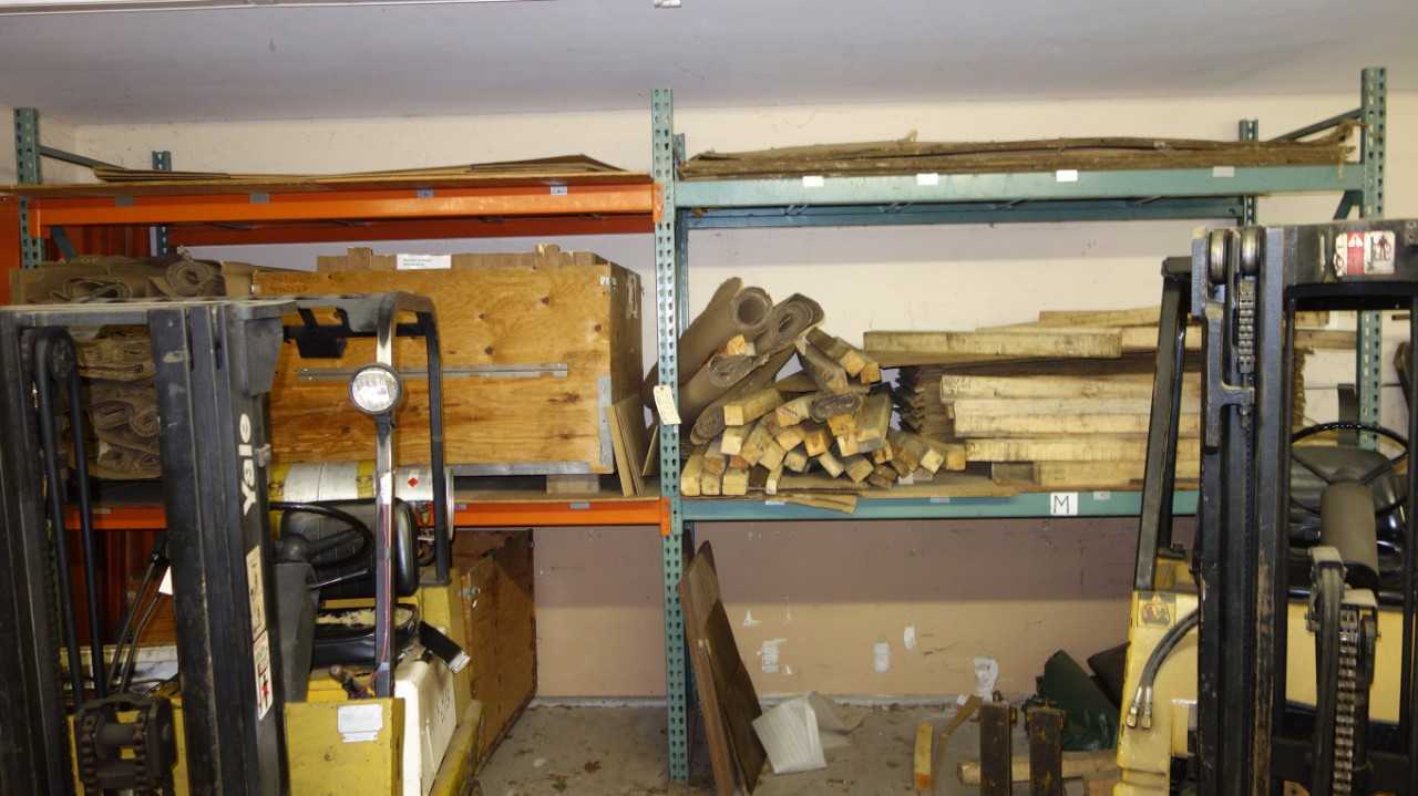 2 SECTIONS OF STEEL TEARDROP RACKING WITH 2 SPARE VERTICAL SECTIONS - PALLET RACKING