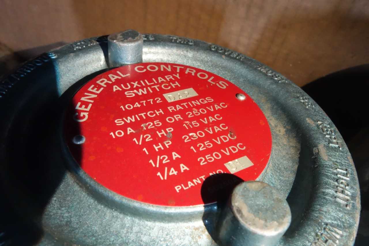 2 PALLETS OF ITT MODEL A HYDRAMOTOR ELECTRIC VALVE ACTUATORS - VALVES