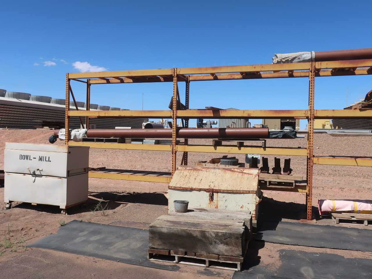 Lot of 8 sections teardrop pallet racking - 3'x10' uprights, mixed 9' and 10' beams (contents not included) - PALLET RACKING