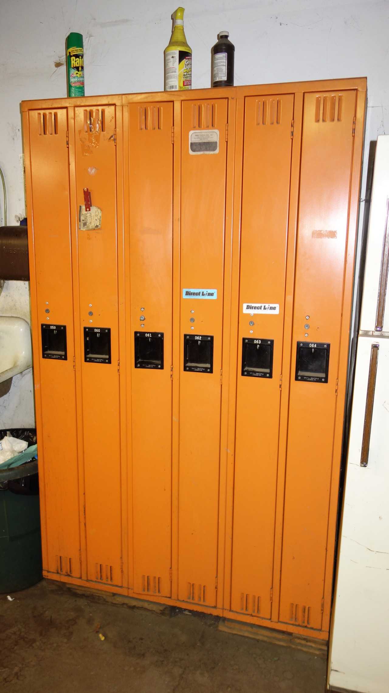 LOT OF 2 STEEL 6 DOOR LOCKERS WITH CONTENTS - TOOL STORAGE