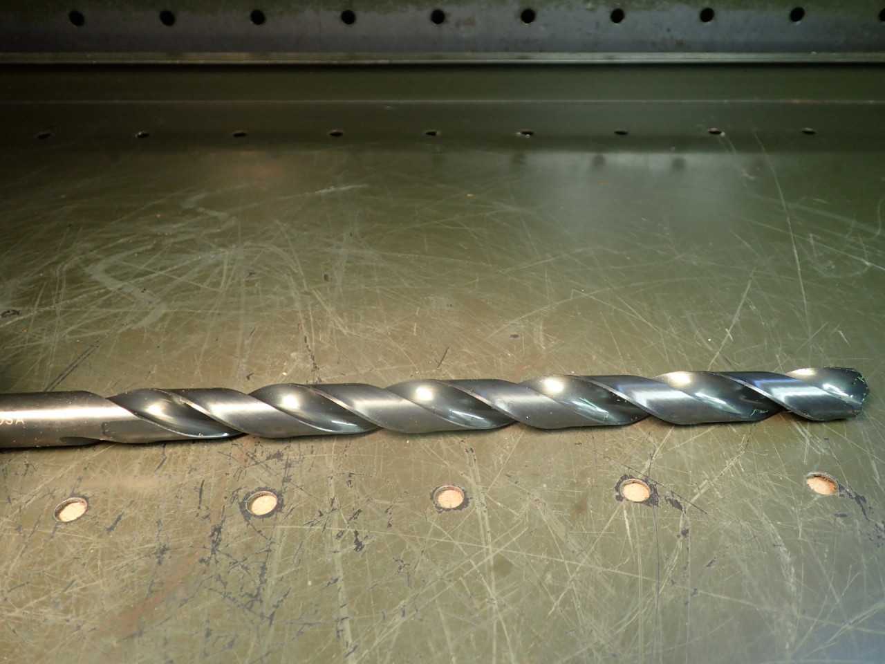 Precision Twist Drill 5/8" Drill Bit: 8-1/2" Extra Length Flutes, Straight Shank - MACHINE TOOLING
