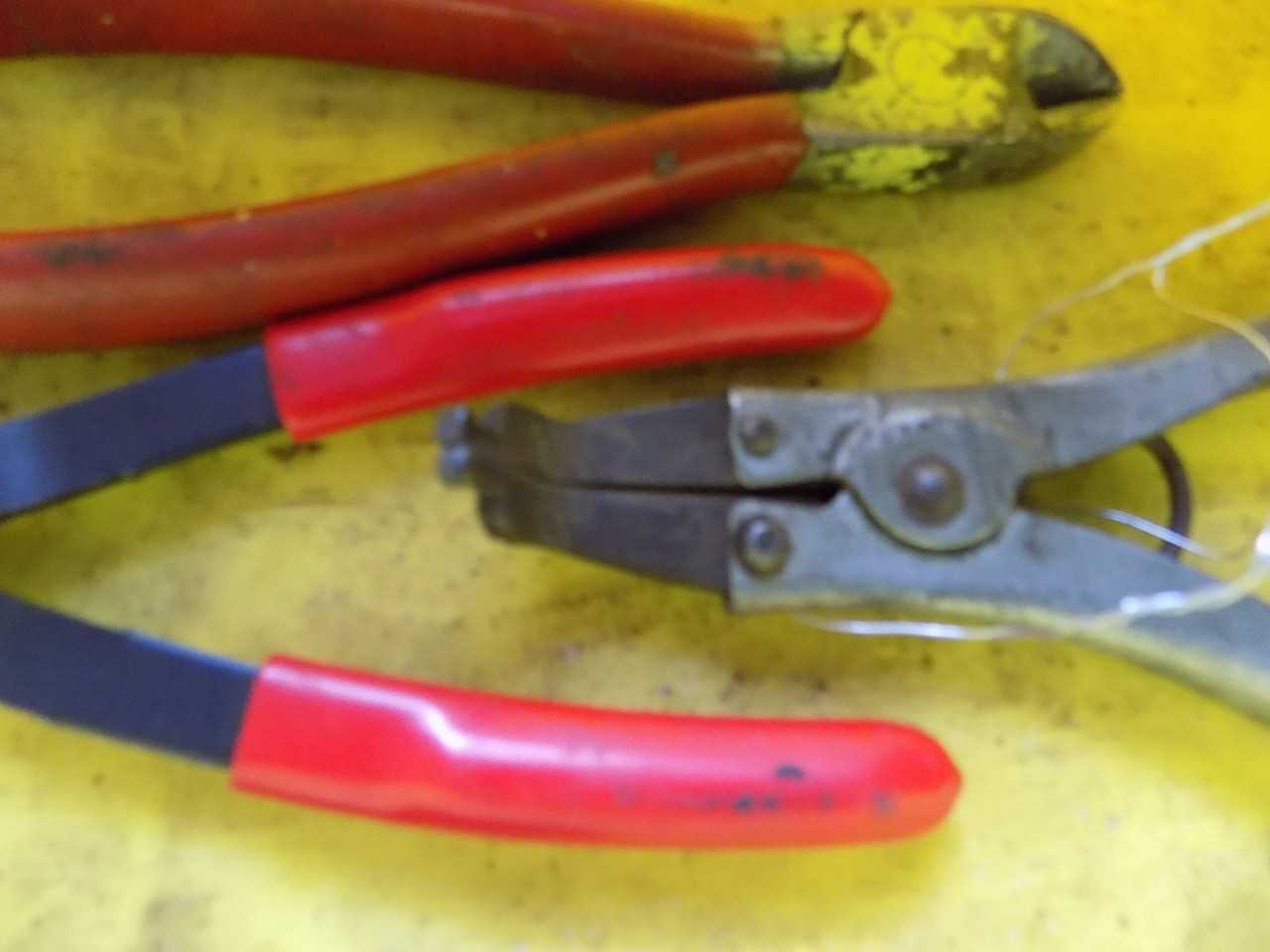 LOT OF ASSORTED PLIERS - MISCELLANEOUS