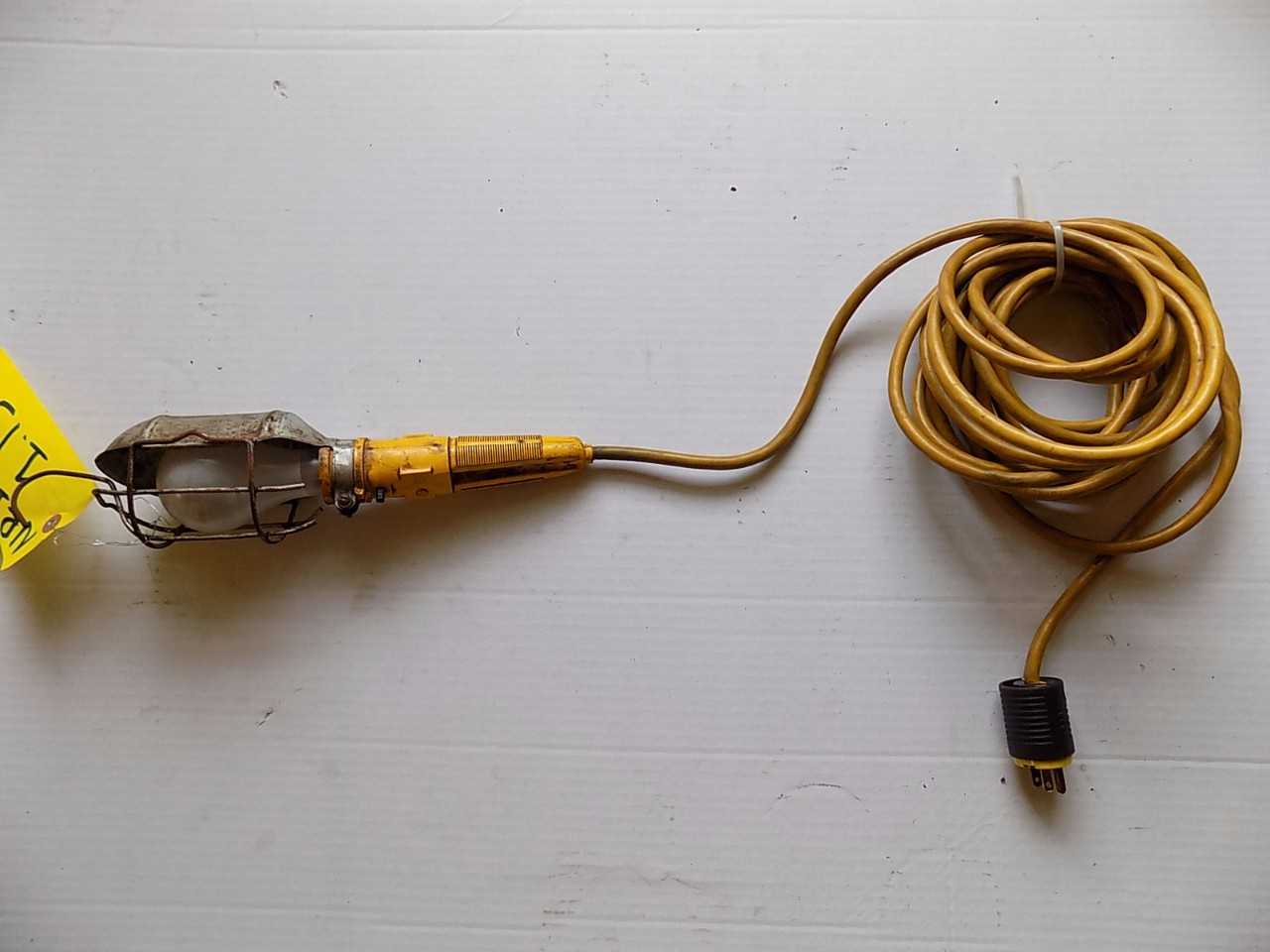 LOT OF ASSORTED INDUSTRIAL LIGHTING - MISCELLANEOUS