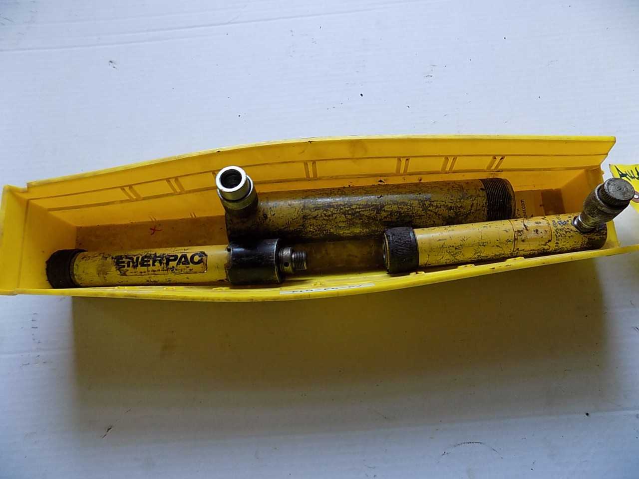 LOT OF ENERPAC RC-108 10 TON AND RC55OL4 5 TON HYDRAULIC CYLINDERS - MISCELLANEOUS