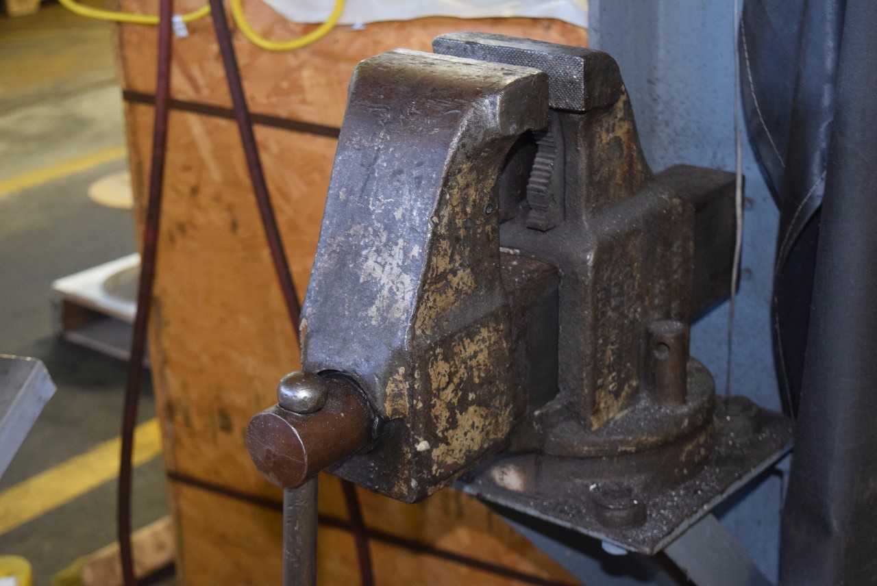 1 LARGE TABLE VICE 205 - MISCELLANEOUS