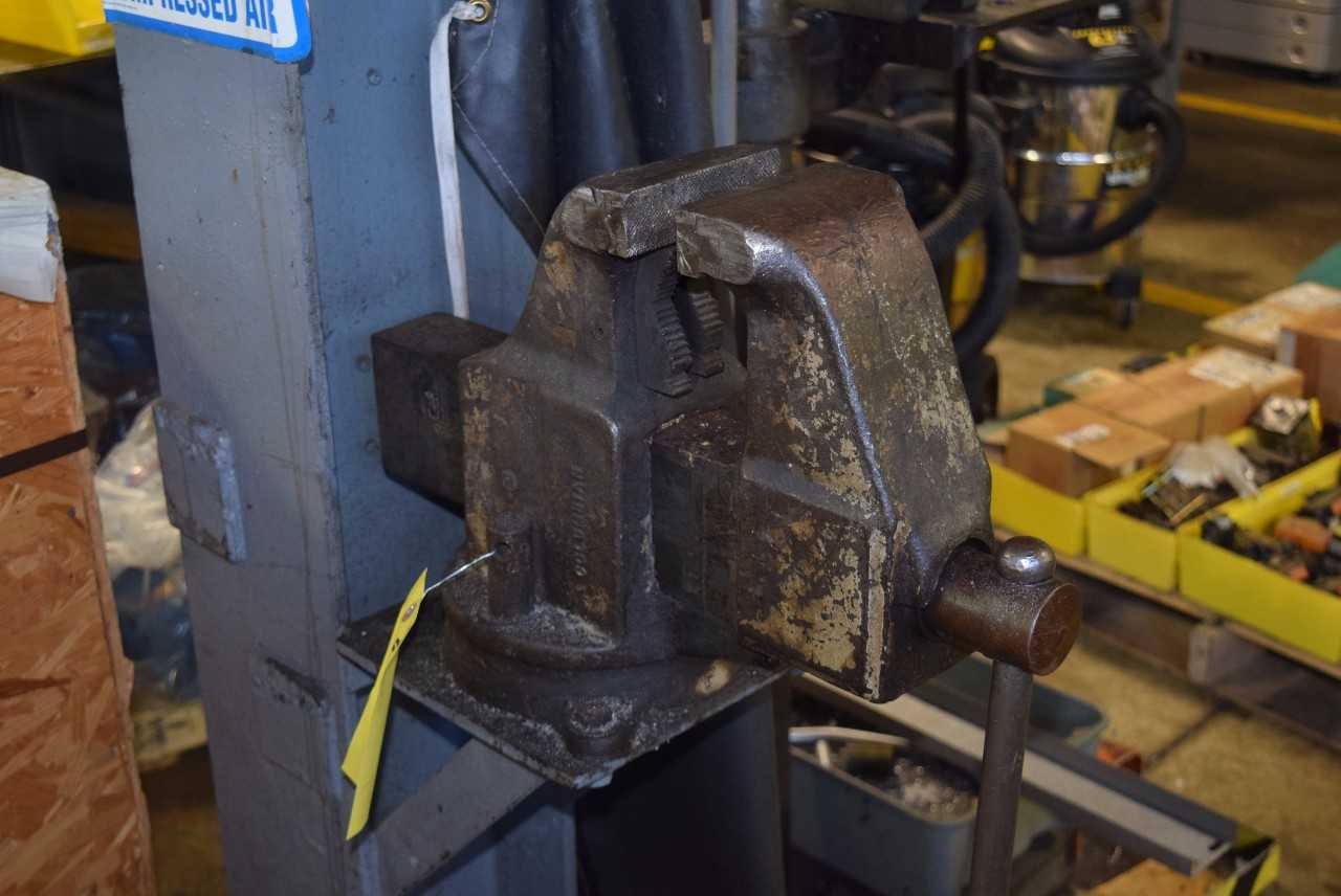 1 LARGE TABLE VICE 205 - MISCELLANEOUS