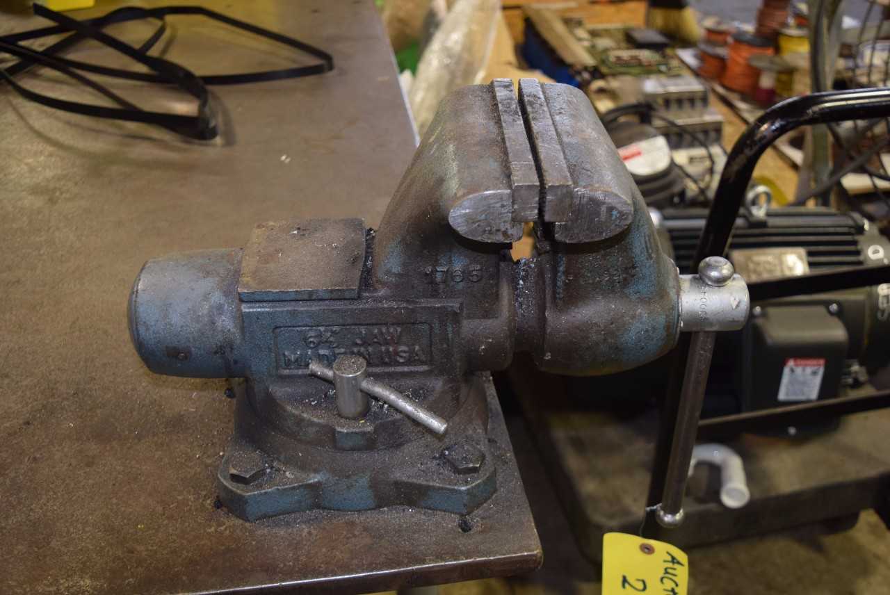 1 LARGE TABLE 6 1/2 INCH VICE - MISCELLANEOUS