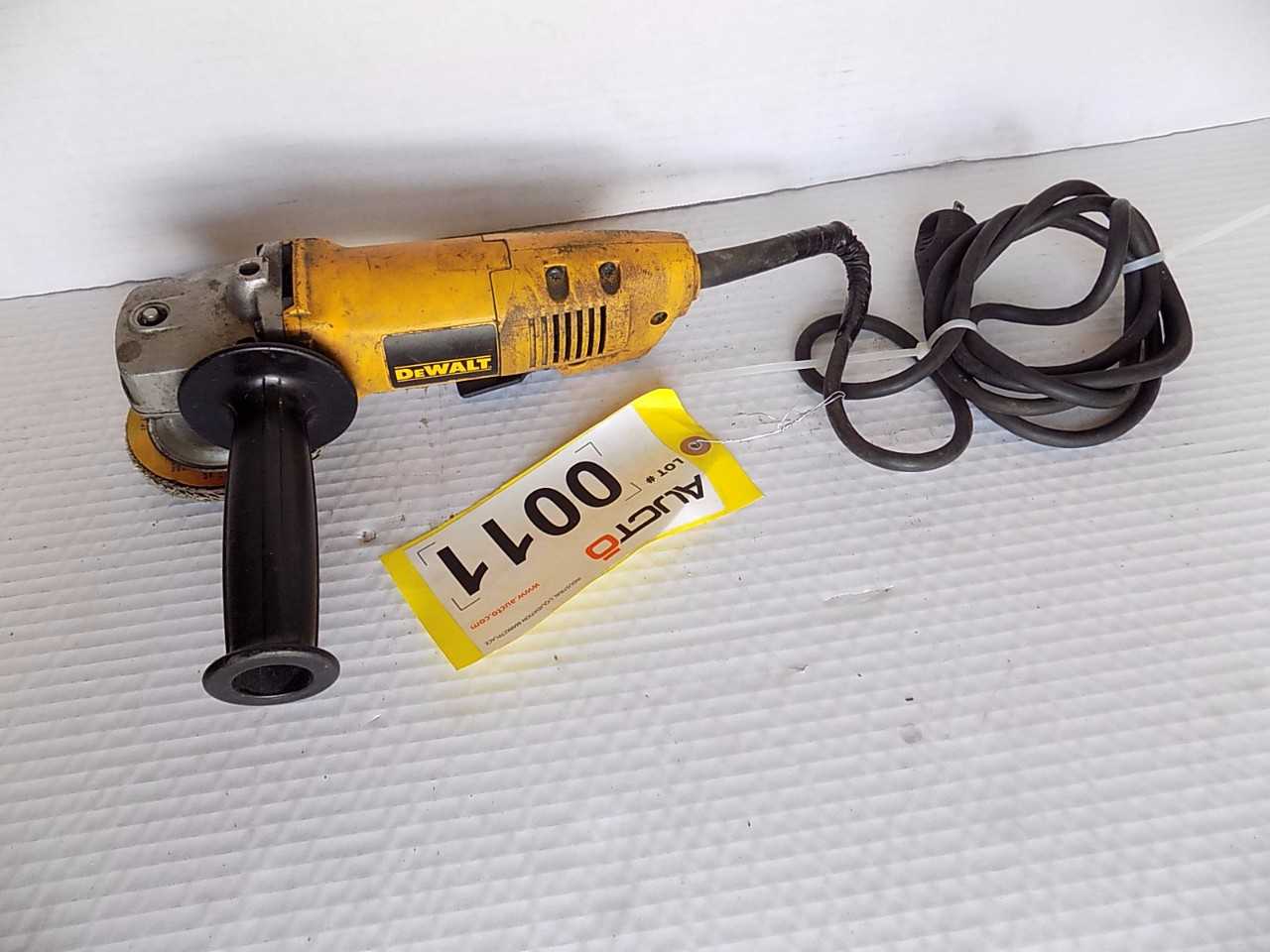 DEWALT DW402 TYPE 2 4.5 IN ANGLE GRINDER - MISCELLANEOUS