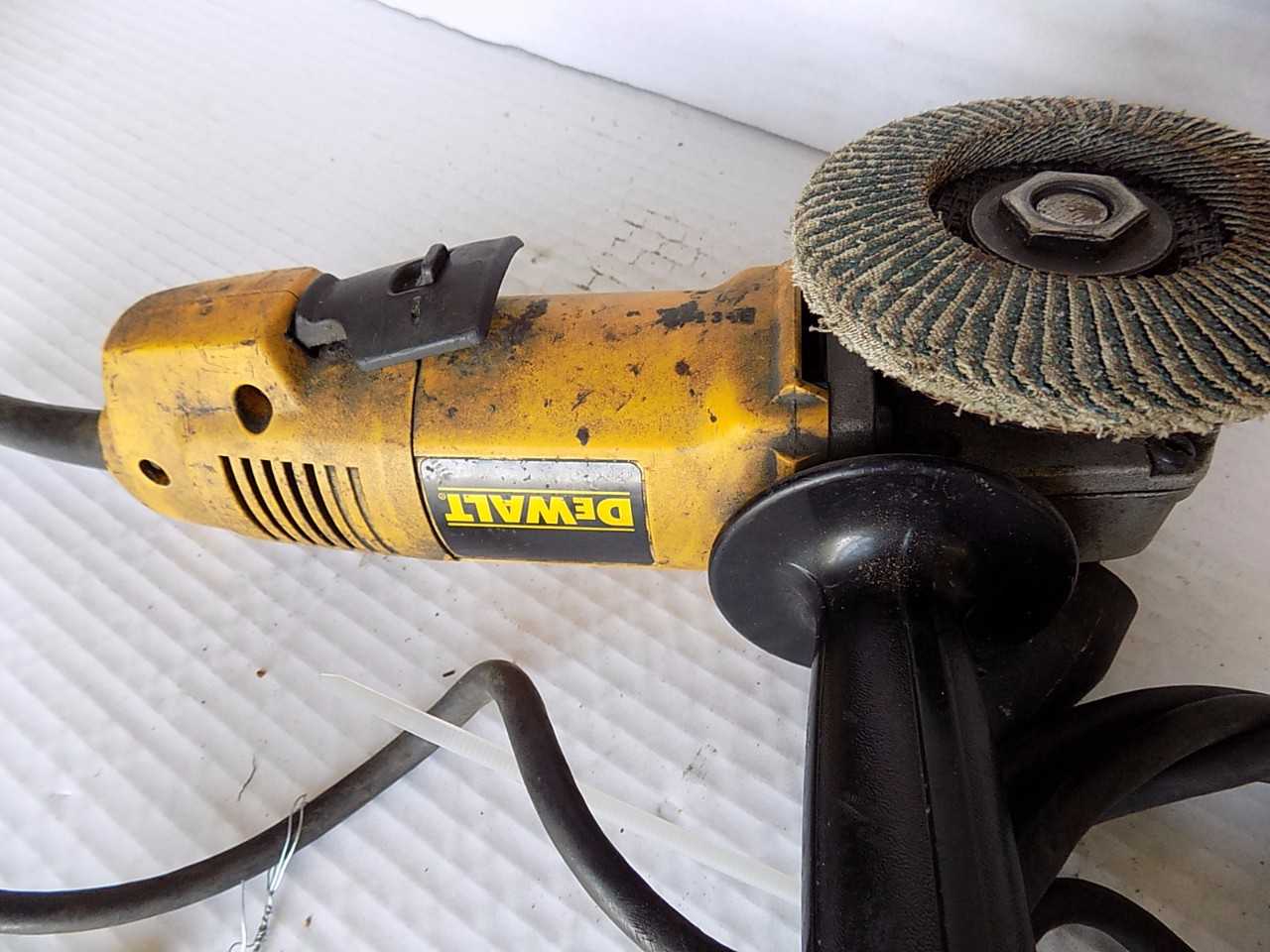 DEWALT DW402 TYPE 2 4.5 IN ANGLE GRINDER - MISCELLANEOUS