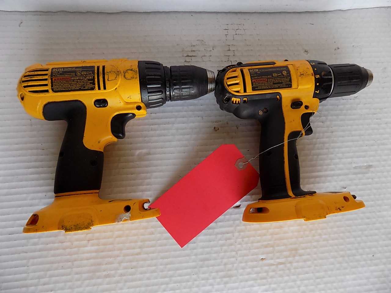 LOT OF 2 DEWALT DC720 DC759 CORDLESS DRILL - MISCELLANEOUS