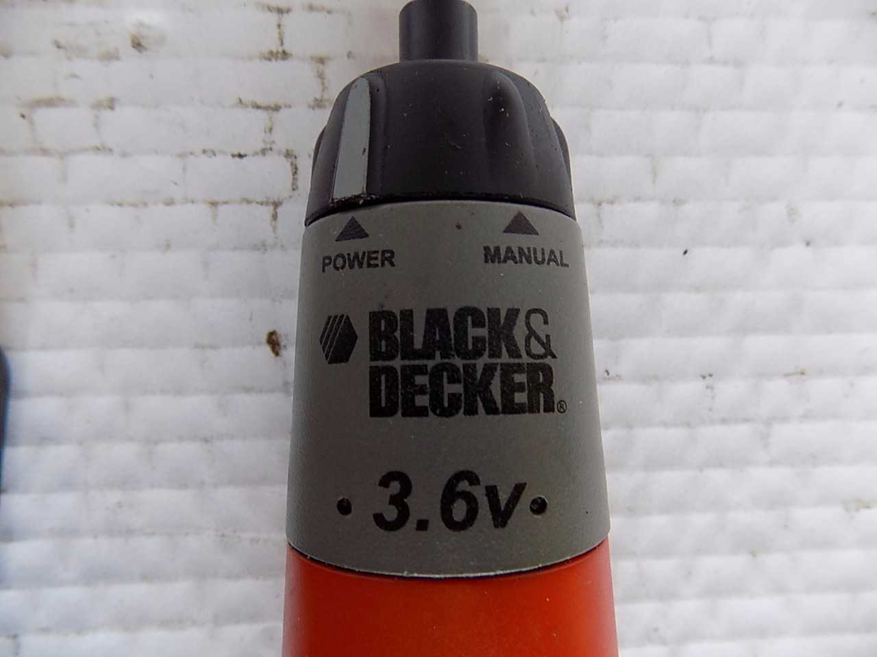 BLACK AND DECKER PORTABLE SCREWDRIVER WITH CHARGER - MISCELLANEOUS