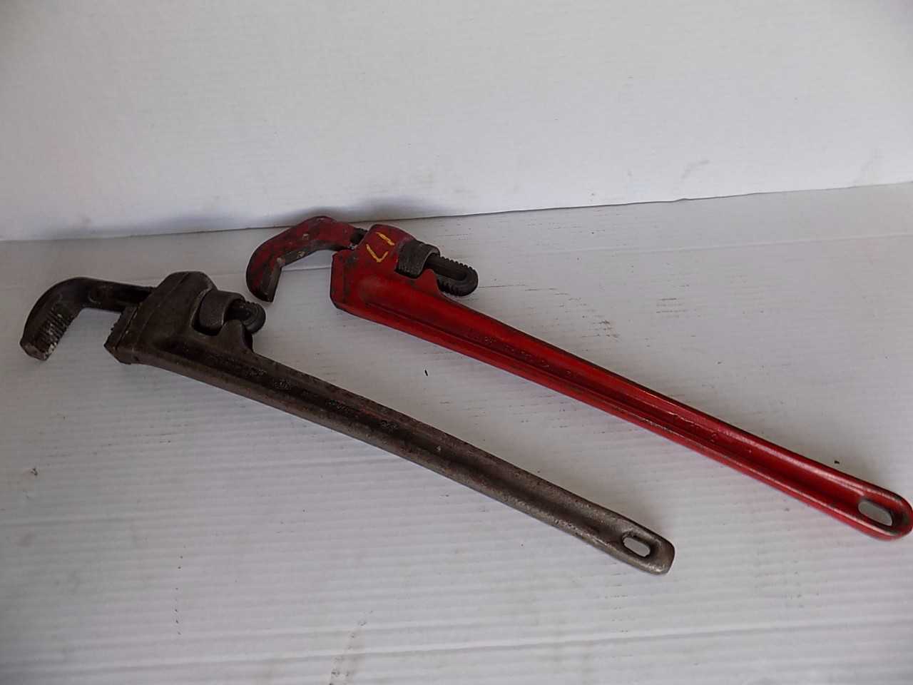 LOT OF 2 RIGID 24 IN PIPE WRENCHES - MISCELLANEOUS