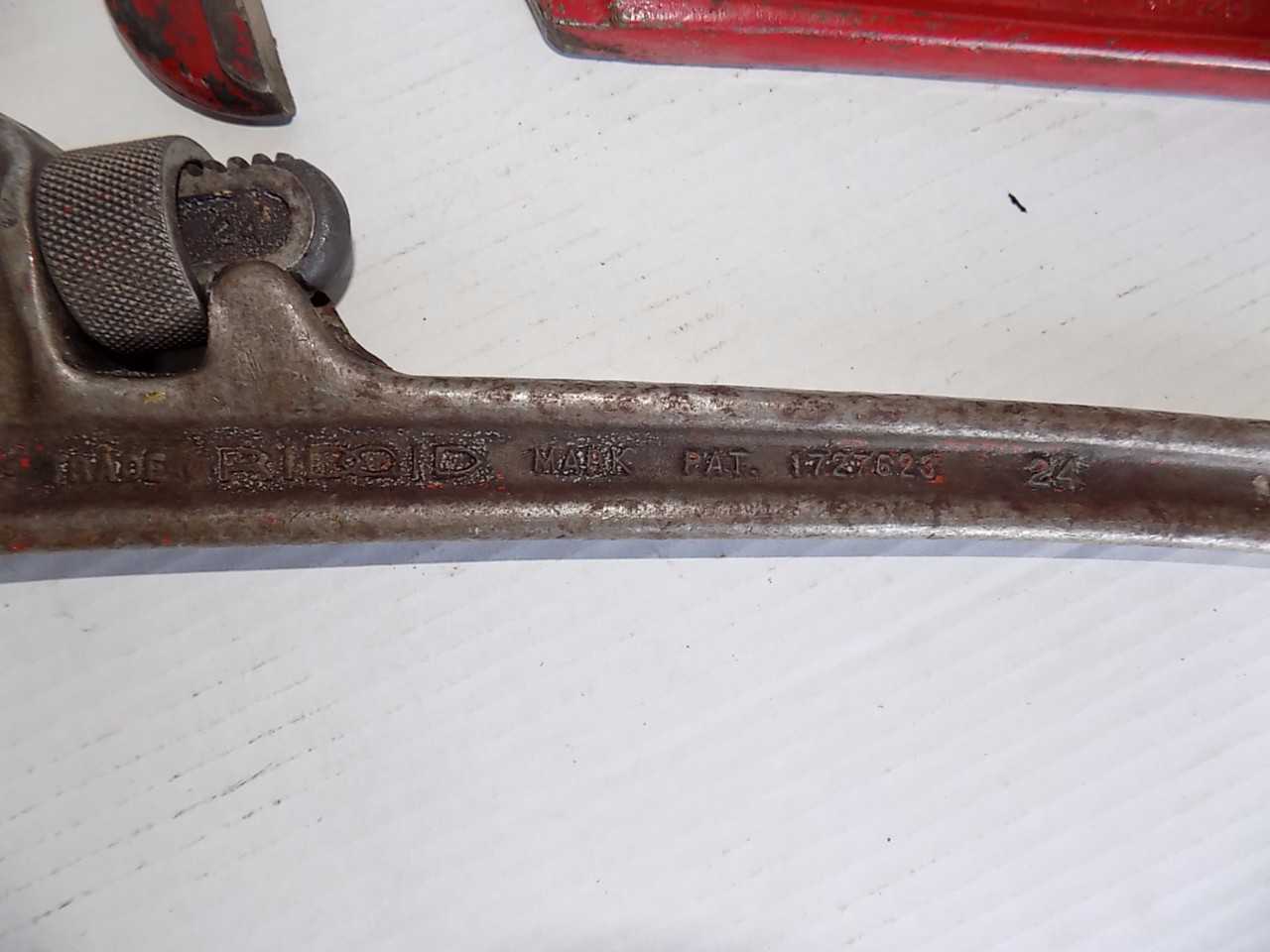LOT OF 2 RIGID 24 IN PIPE WRENCHES - MISCELLANEOUS