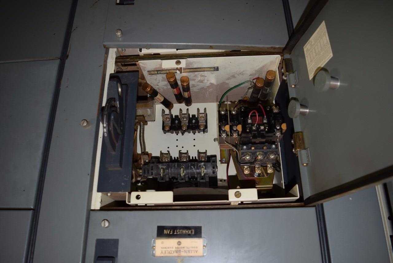 ALLEN BRADLEY CENTERLINE 2100 3 SECTION MCC - MISCELLANEOUS
