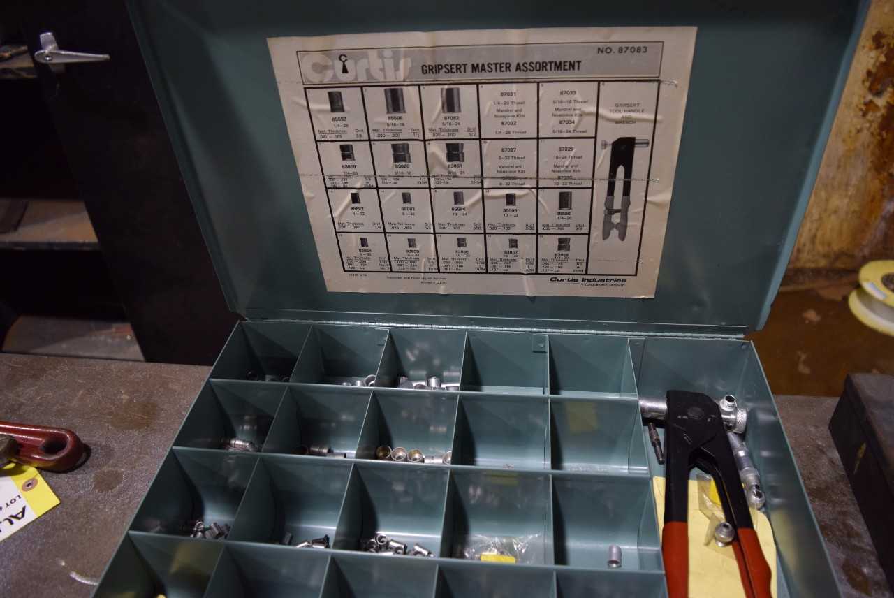 CURTIS INDUSTRIES GRIPSET TOOL HANDLE AND WRENCH KIT - MISCELLANEOUS
