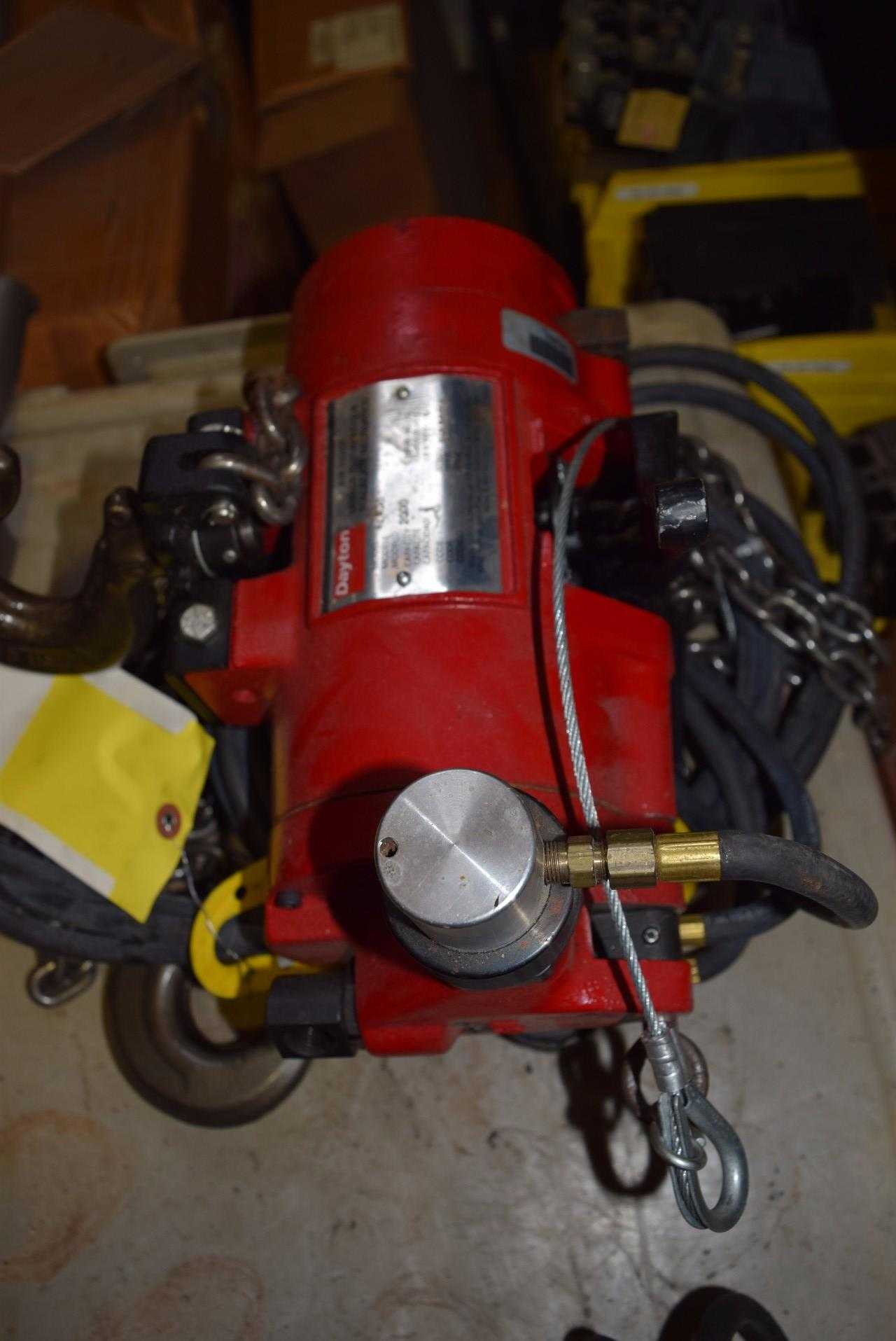 DAYTON 1 TON HOIST WITHOUT BRIDGE - MISCELLANEOUS DAYTON 1 TON HOIST WITHOUT BRIDGE - MISCELLANEOUS