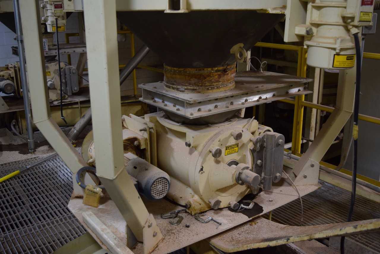 CARMAN HOPPER VIBRATOR WITH SALINA VORTEX MSC14-WS2 GATE VALVE AND NUCON DT1250 ROTARY VALVE - MISCELLANEOUS