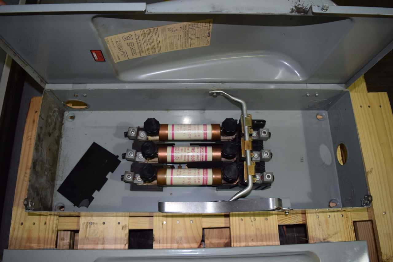 LOT OF 2 GOULD F354 200A AMP 600V-AC DISCONNECT SWITCH - MISCELLANEOUS