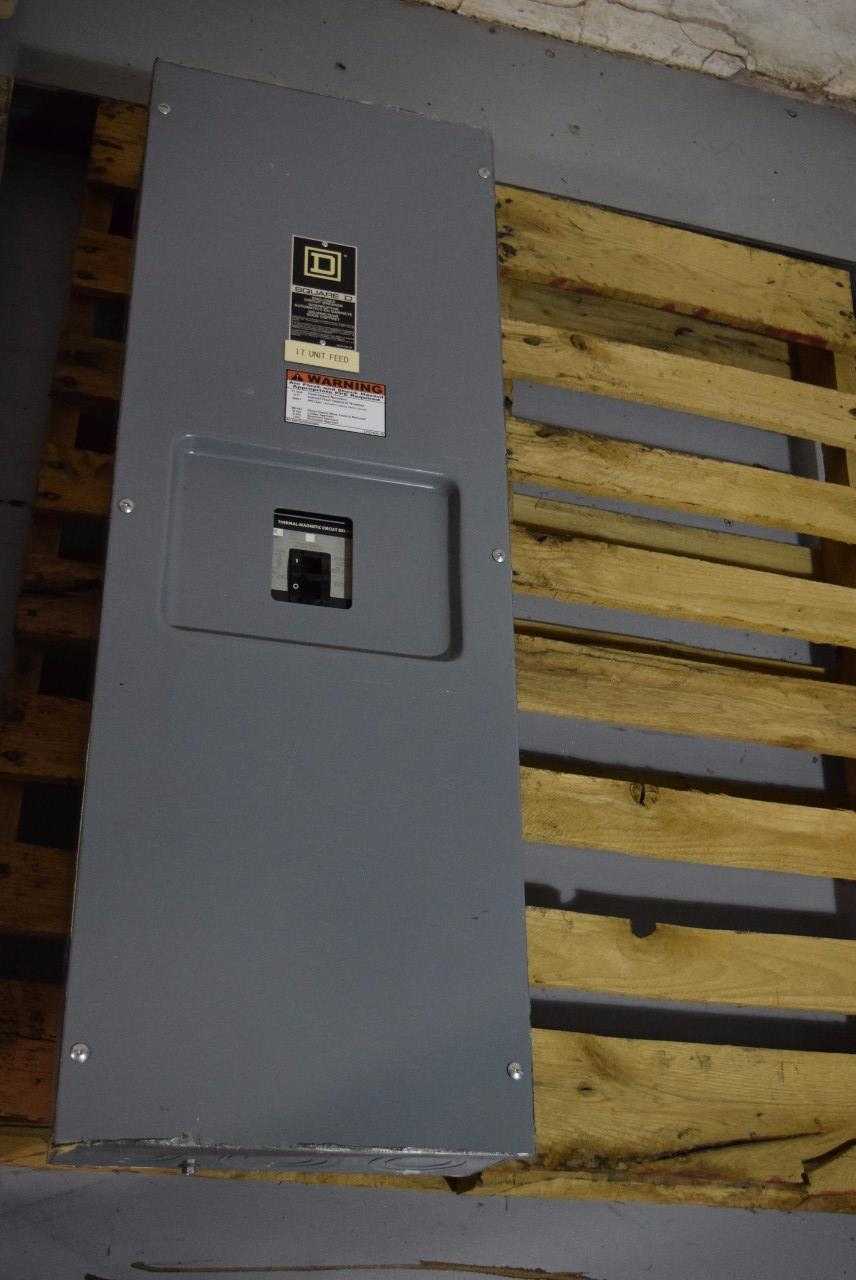 SQUARE D 250A AMP ENCLOSED CIRCUIT BREAKER - MISCELLANEOUS SQUARE D 250A AMP ENCLOSED CIRCUIT BREAKER - MISCELLANEOUS