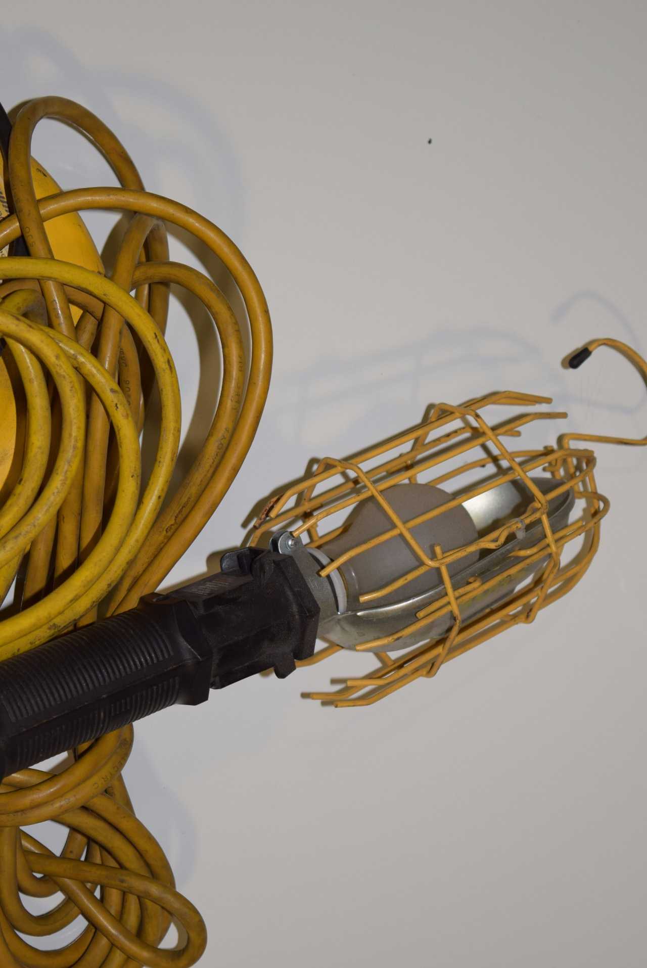 LOT OF ASSORTED INDUSTRIAL LIGHTING - MISCELLANEOUS