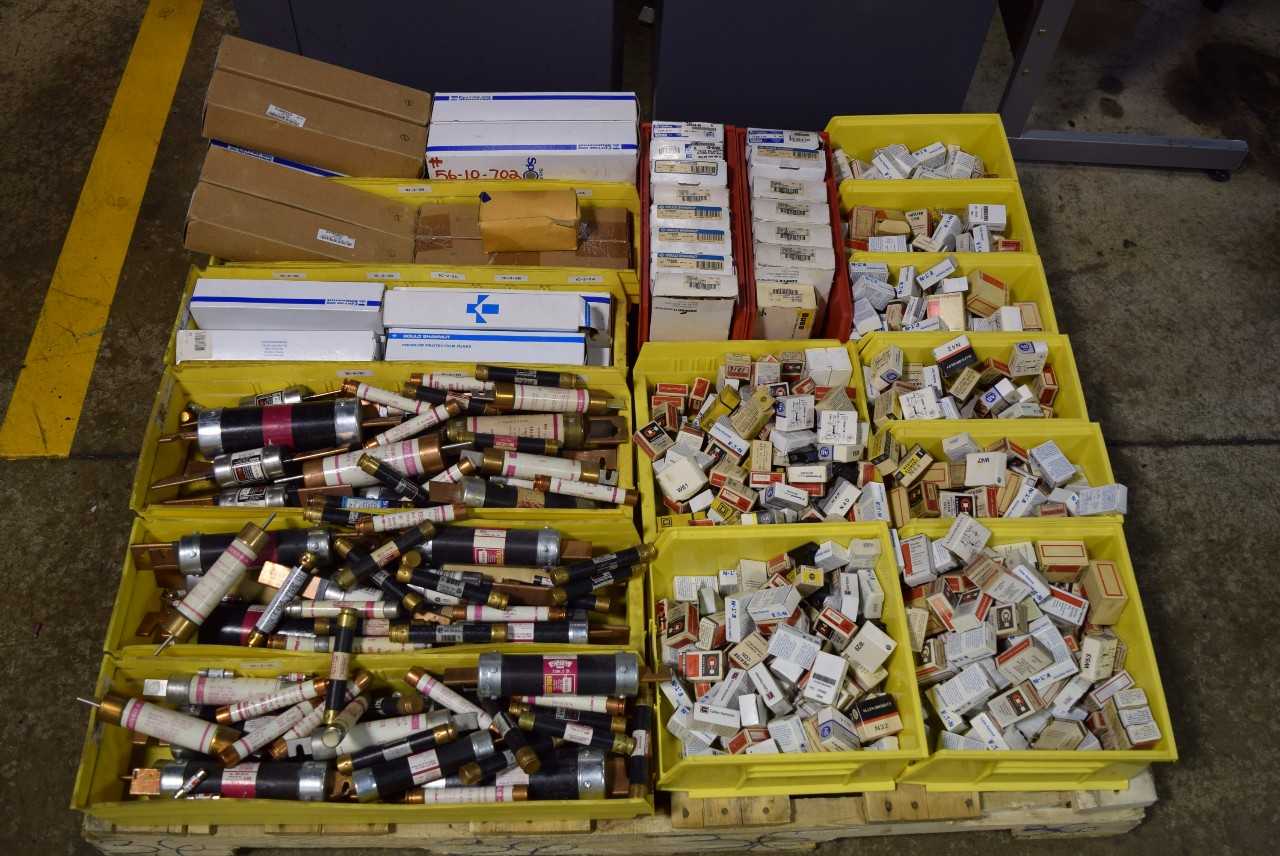 1 PALLET OF ASSORTED ELECTRICAL PARTS - MISCELLANEOUS