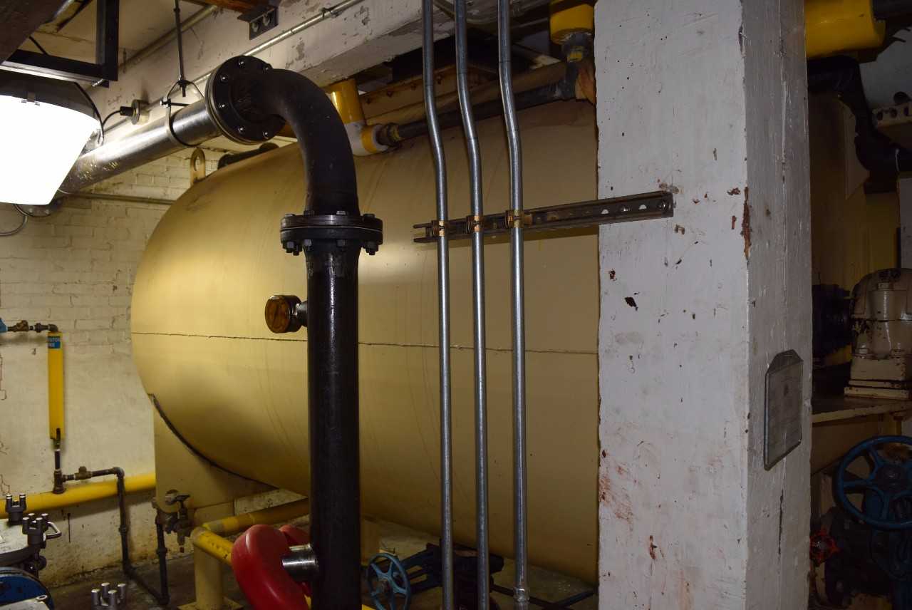 MCCARTER TANK 90 WITH AGITATOR - MISCELLANEOUS