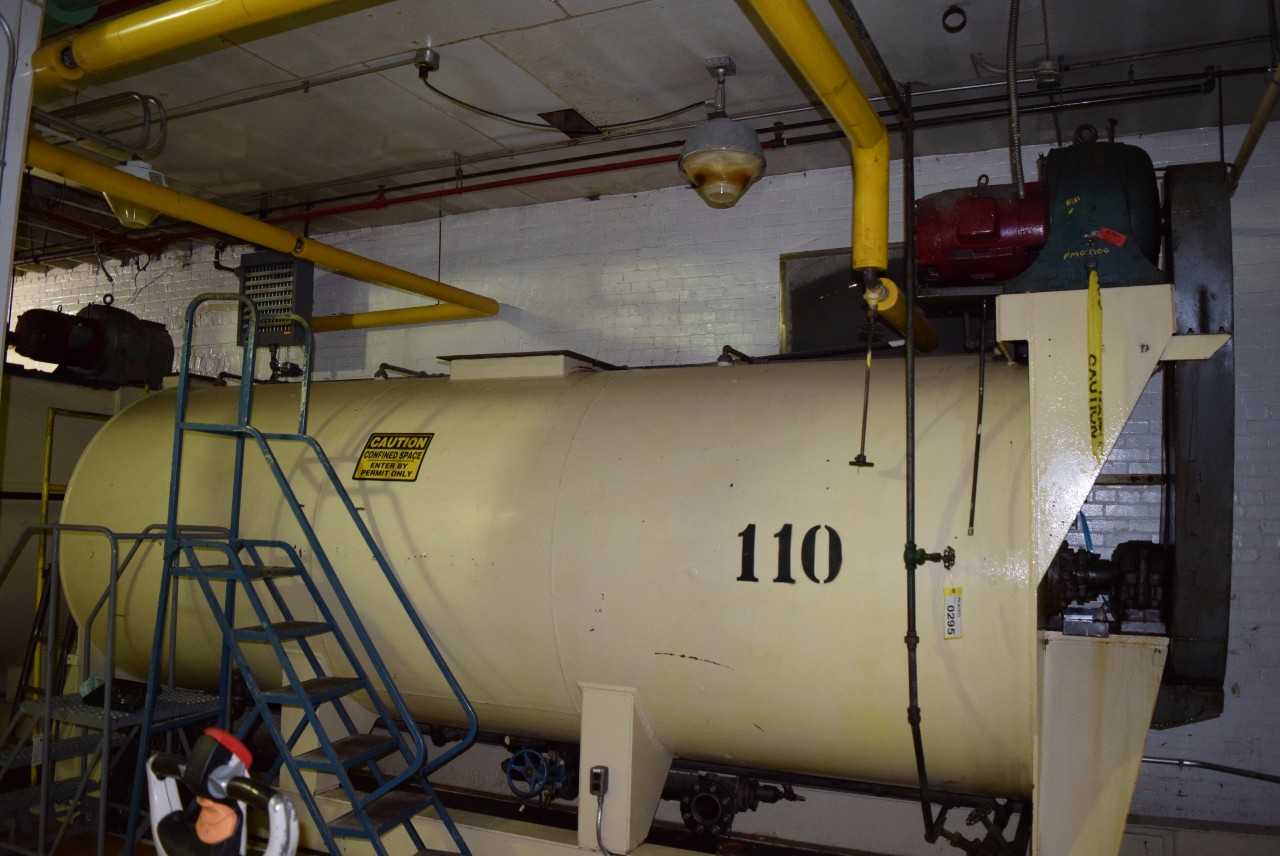 BOTTOM JACKETED STEEL TANK 110 WITH RUBBER GRINDER AND AGITATOR - MISCELLANEOUS