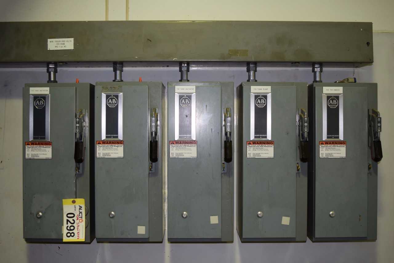 LOT OF 5 ALLEN BRADLEY 509 SIZE 1 AND SIZE 2 COMBINATION STARTERS - MISCELLANEOUS